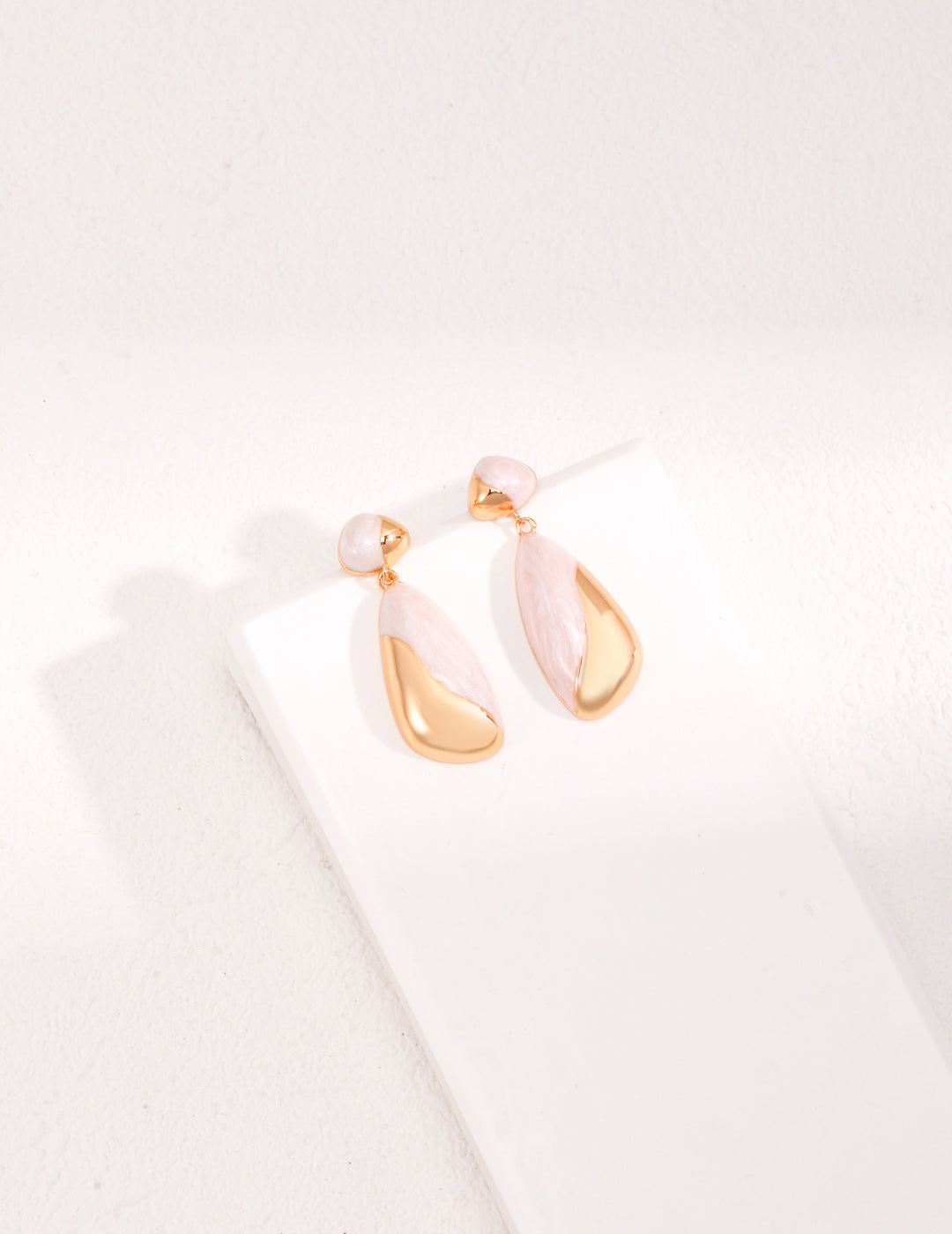 Pearl-gloss dripped glaze earrings