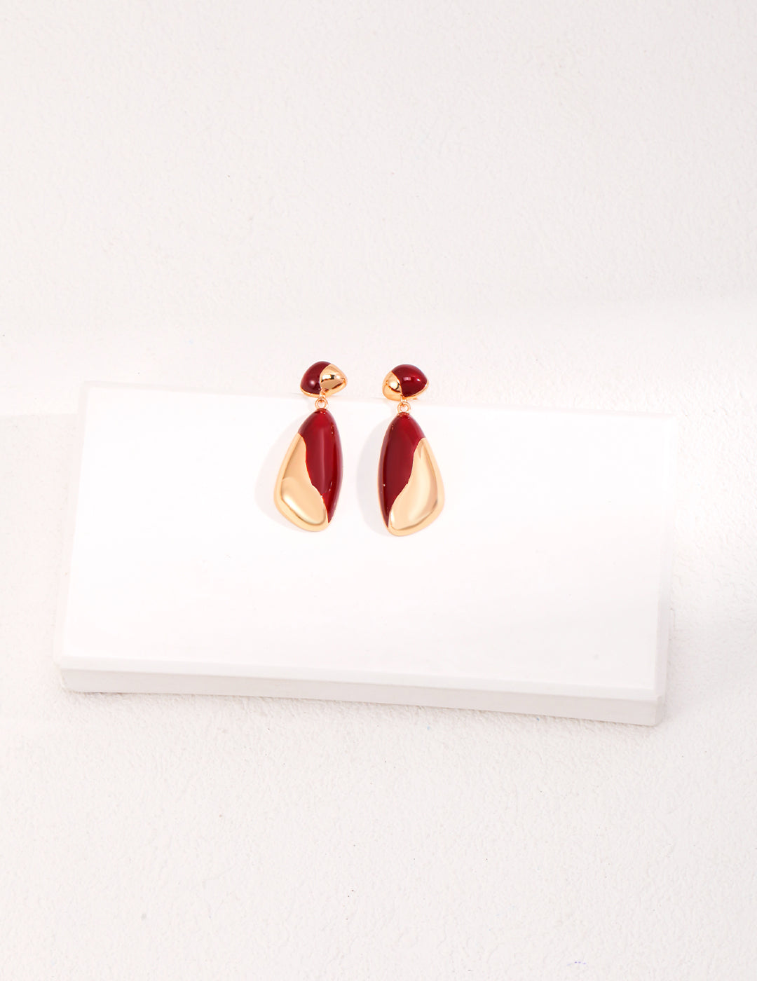 Pearl-gloss dripped glaze earrings