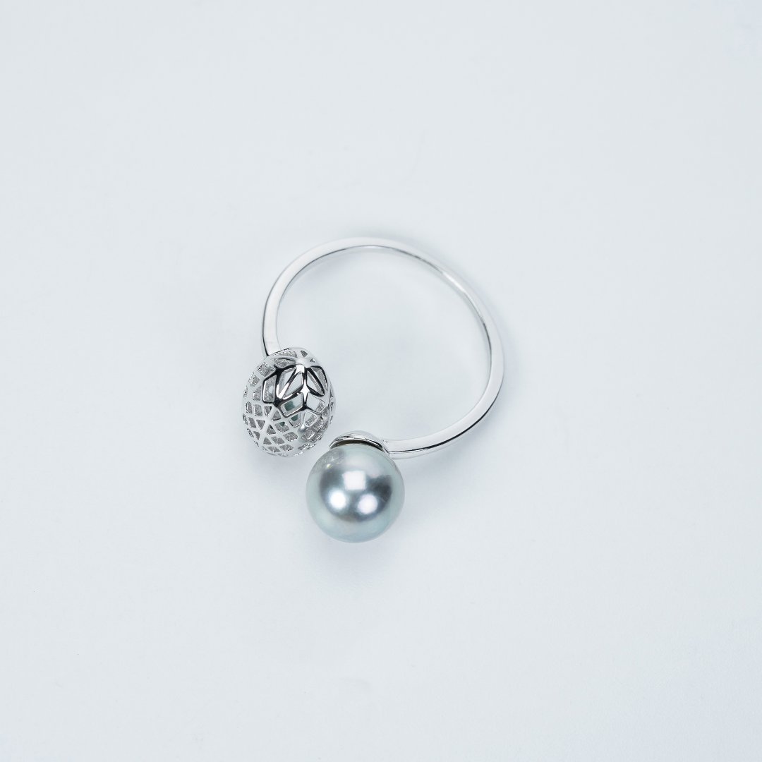 Akoya seawater pearl ring modern and luxurious