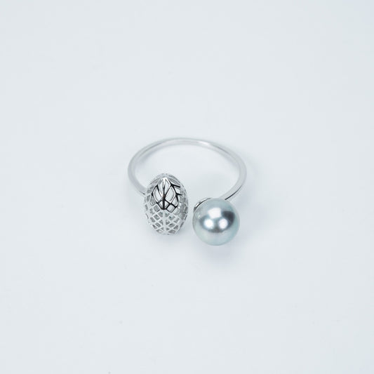 Akoya seawater pearl ring modern and luxurious